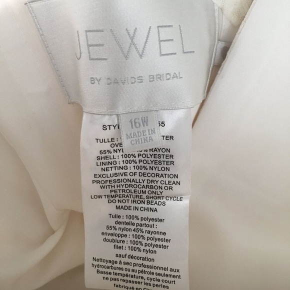 16W Ivory Wedding Gown - Picture 4 of 8